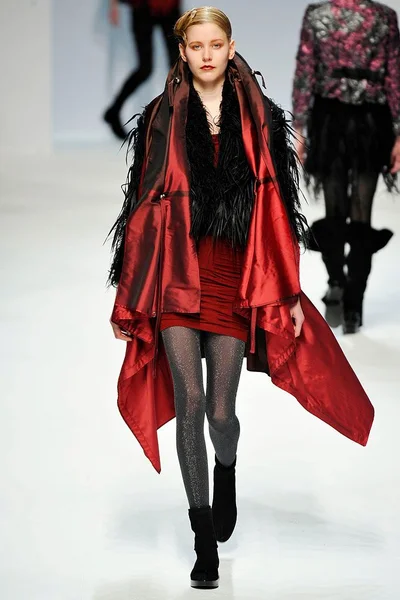 Look 30